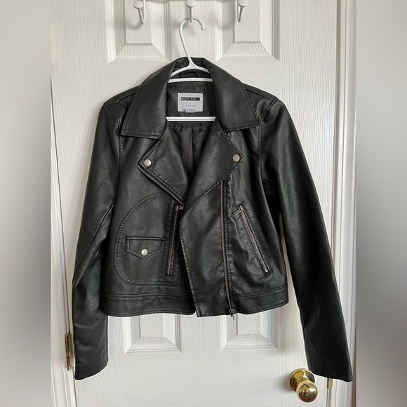 Noisy may Jackets & Blazers - 𝅺Noisy May Faux-Leather Jacket